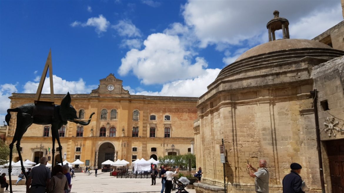 Borgo Valle Rita in una zona verdissima tra Puglia e Basilicata. Una struttura dove relax e gastronomia sono vincenti. A pochi km da Matera capitale europea della cultura