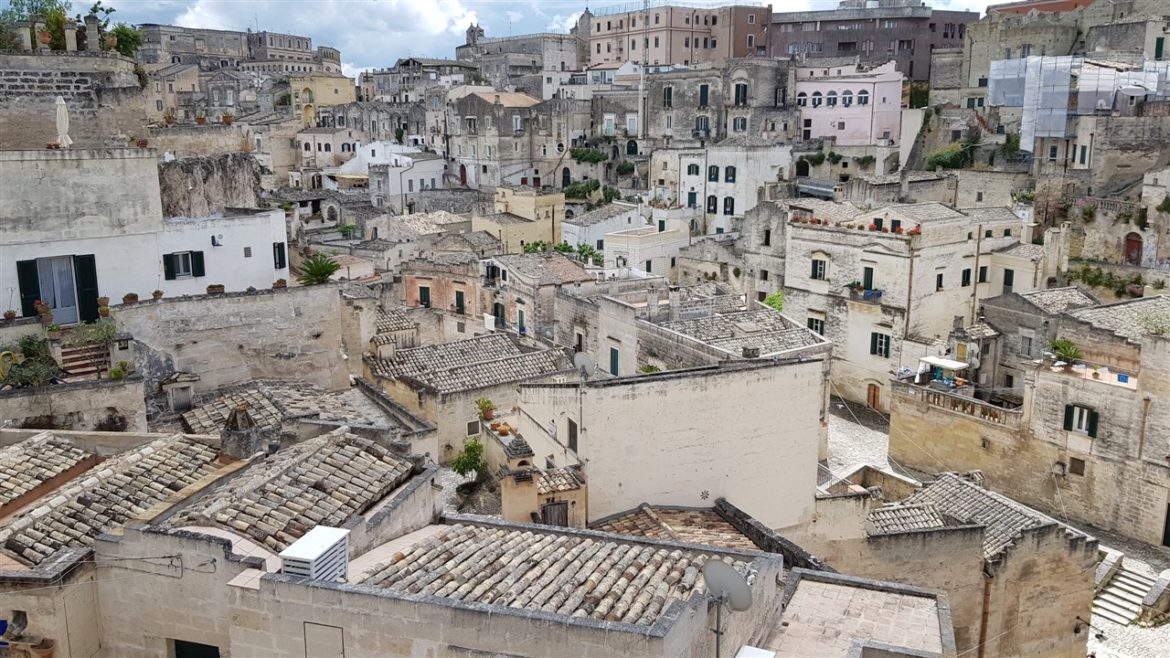 Borgo Valle Rita in una zona verdissima tra Puglia e Basilicata. Una struttura dove relax e gastronomia sono vincenti. A pochi km da Matera capitale europea della cultura