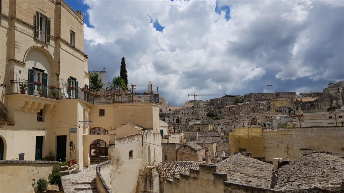 Borgo Valle Rita in una zona verdissima tra Puglia e Basilicata. Una struttura dove relax e gastronomia sono vincenti. A pochi km da Matera capitale europea della cultura