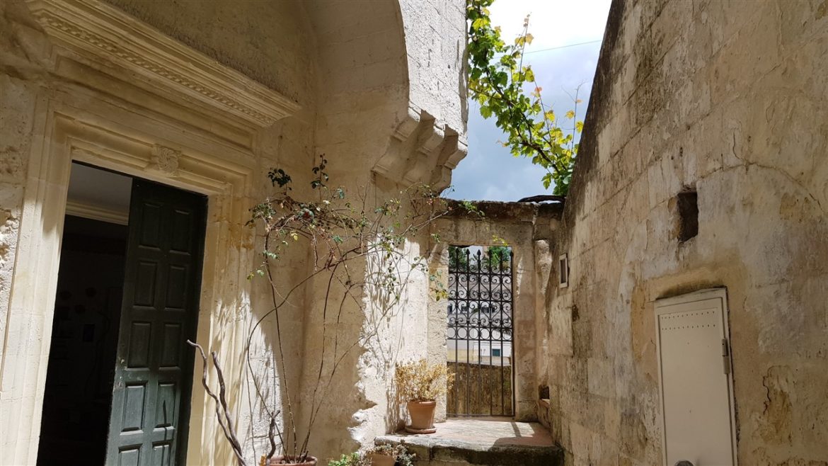 Borgo Valle Rita in una zona verdissima tra Puglia e Basilicata. Una struttura dove relax e gastronomia sono vincenti. A pochi km da Matera capitale europea della cultura