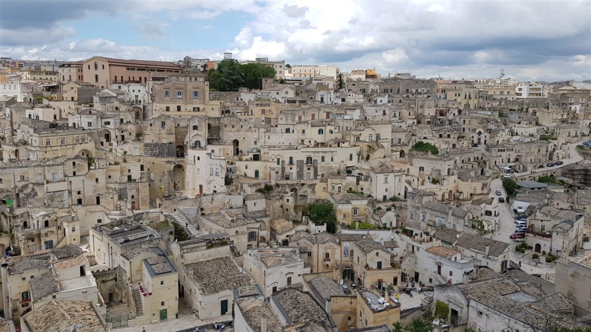 Borgo Valle Rita in una zona verdissima tra Puglia e Basilicata. Una struttura dove relax e gastronomia sono vincenti. A pochi km da Matera capitale europea della cultura