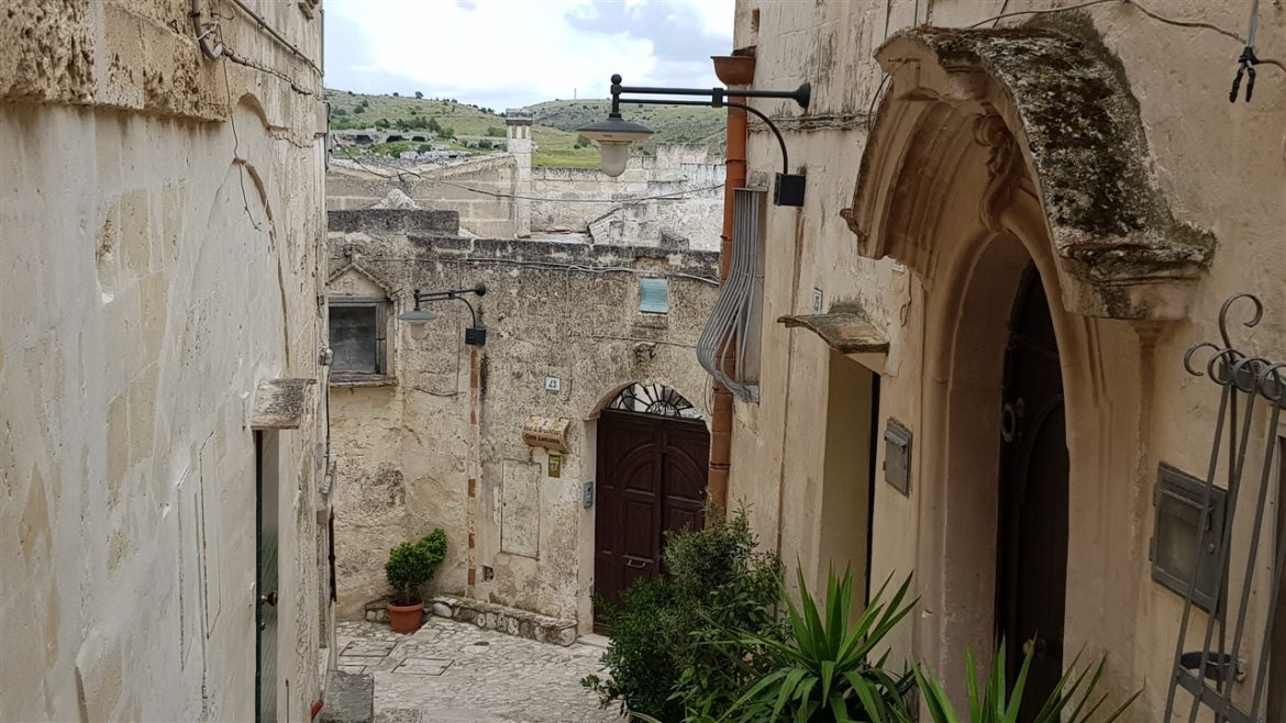 Borgo Valle Rita in una zona verdissima tra Puglia e Basilicata. Una struttura dove relax e gastronomia sono vincenti. A pochi km da Matera capitale europea della cultura