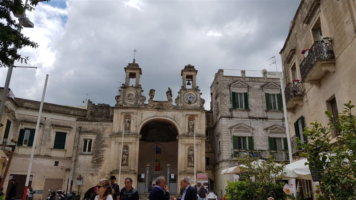 Borgo Valle Rita in una zona verdissima tra Puglia e Basilicata. Una struttura dove relax e gastronomia sono vincenti. A pochi km da Matera capitale europea della cultura