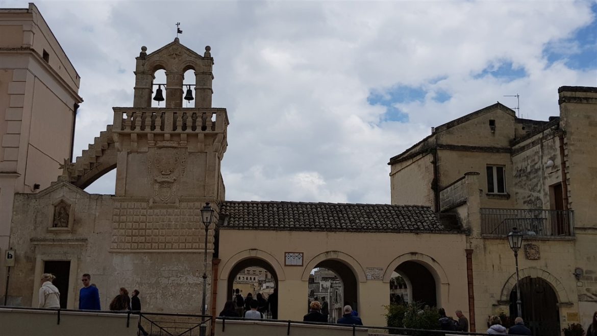 Borgo Valle Rita in una zona verdissima tra Puglia e Basilicata. Una struttura dove relax e gastronomia sono vincenti. A pochi km da Matera capitale europea della cultura