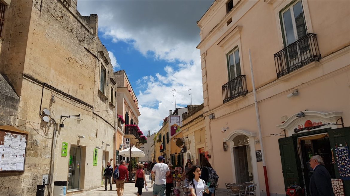 Borgo Valle Rita in una zona verdissima tra Puglia e Basilicata. Una struttura dove relax e gastronomia sono vincenti. A pochi km da Matera capitale europea della cultura