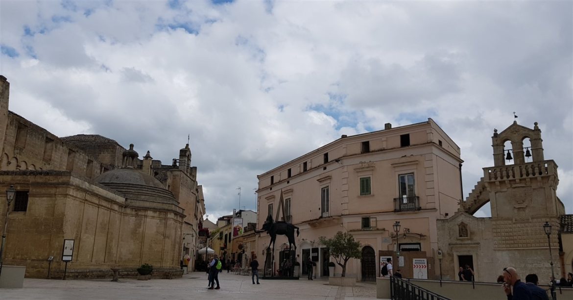 Borgo Valle Rita in una zona verdissima tra Puglia e Basilicata. Una struttura dove relax e gastronomia sono vincenti. A pochi km da Matera capitale europea della cultura