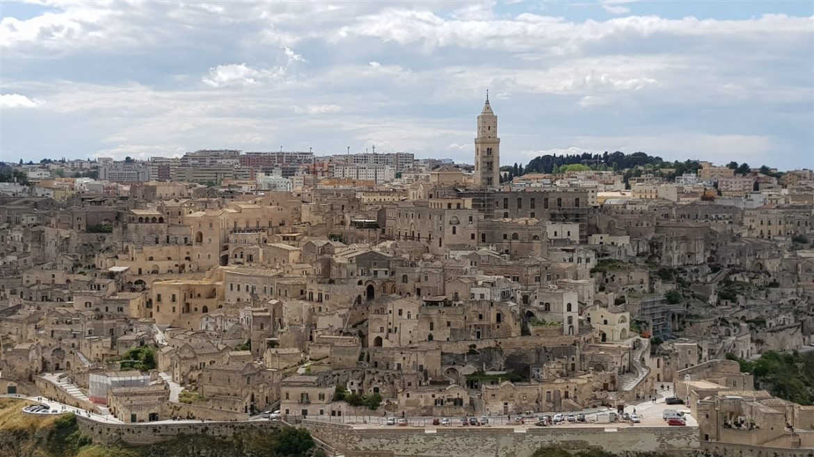 Borgo Valle Rita in una zona verdissima tra Puglia e Basilicata. Una struttura dove relax e gastronomia sono vincenti. A pochi km da Matera capitale europea della cultura