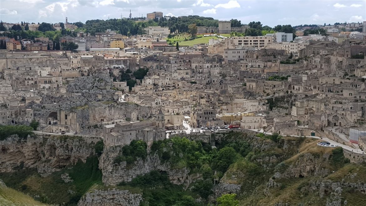 Borgo Valle Rita in una zona verdissima tra Puglia e Basilicata. Una struttura dove relax e gastronomia sono vincenti. A pochi km da Matera capitale europea della cultura