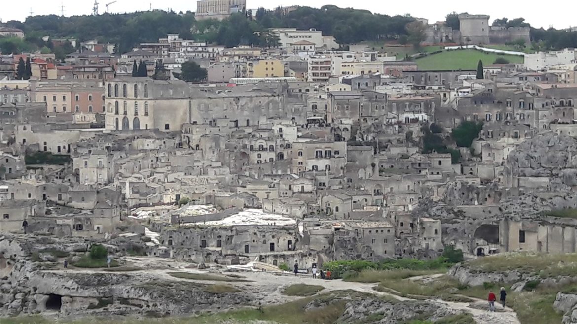 Borgo Valle Rita in una zona verdissima tra Puglia e Basilicata. Una struttura dove relax e gastronomia sono vincenti. A pochi km da Matera capitale europea della cultura