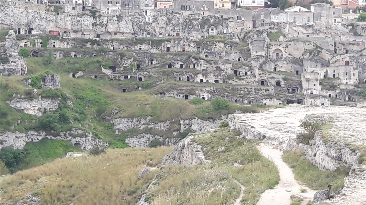 Borgo Valle Rita in una zona verdissima tra Puglia e Basilicata. Una struttura dove relax e gastronomia sono vincenti. A pochi km da Matera capitale europea della cultura