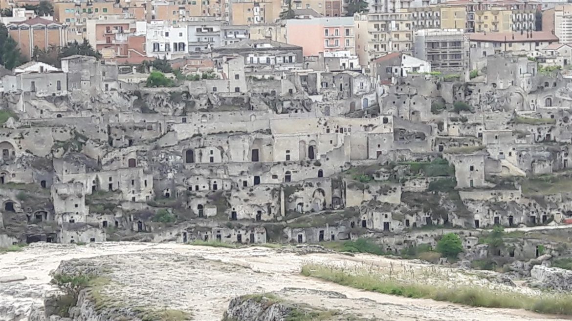 Borgo Valle Rita in una zona verdissima tra Puglia e Basilicata. Una struttura dove relax e gastronomia sono vincenti. A pochi km da Matera capitale europea della cultura