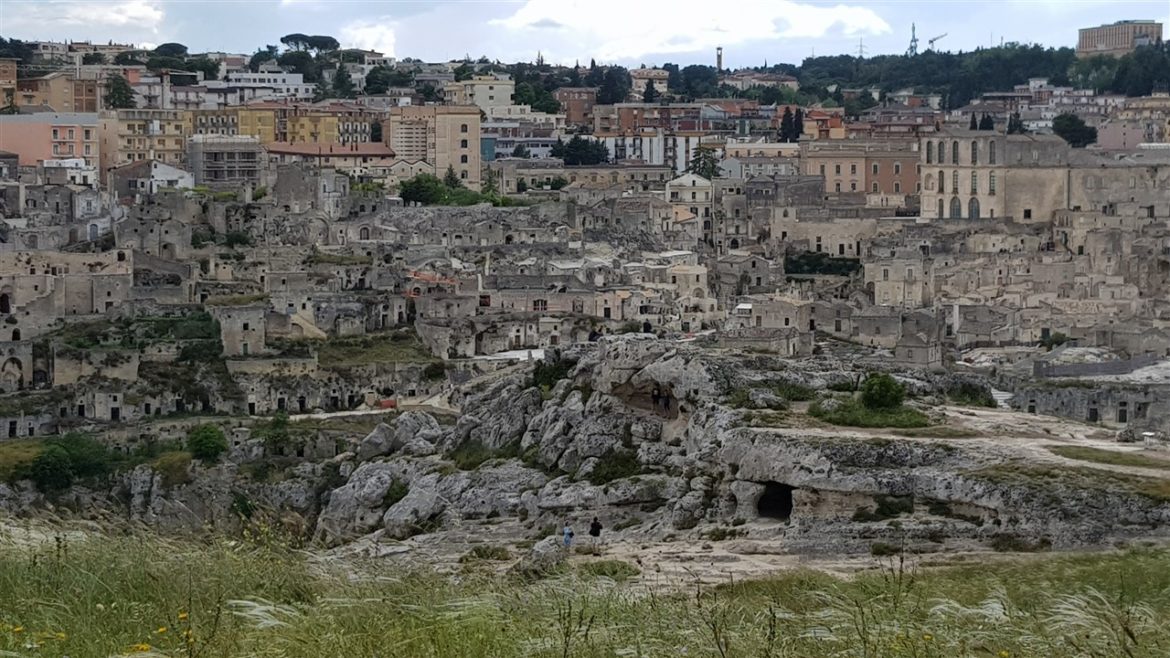 Borgo Valle Rita in una zona verdissima tra Puglia e Basilicata. Una struttura dove relax e gastronomia sono vincenti. A pochi km da Matera capitale europea della cultura