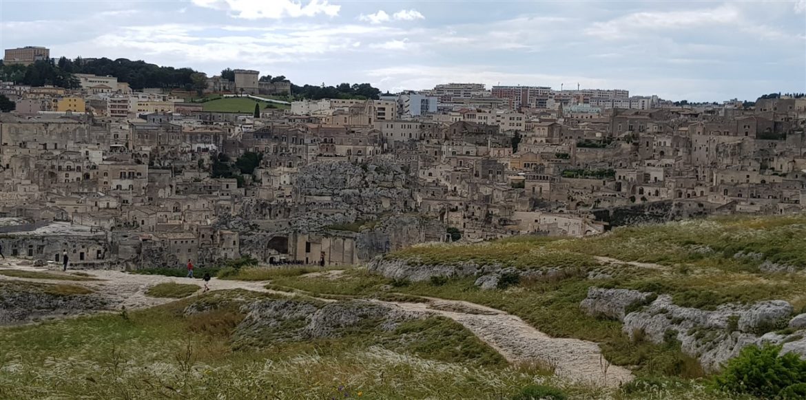 Borgo Valle Rita in una zona verdissima tra Puglia e Basilicata. Una struttura dove relax e gastronomia sono vincenti. A pochi km da Matera capitale europea della cultura