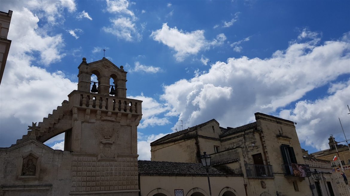 Borgo Valle Rita in una zona verdissima tra Puglia e Basilicata. Una struttura dove relax e gastronomia sono vincenti. A pochi km da Matera capitale europea della cultura