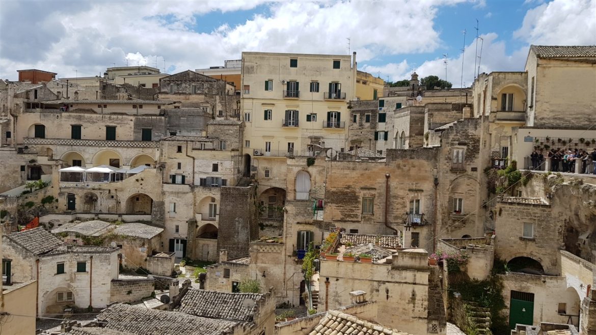 Borgo Valle Rita in una zona verdissima tra Puglia e Basilicata. Una struttura dove relax e gastronomia sono vincenti. A pochi km da Matera capitale europea della cultura