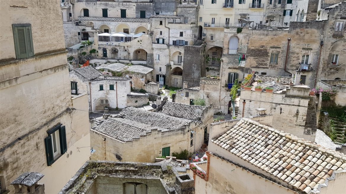 Borgo Valle Rita in una zona verdissima tra Puglia e Basilicata. Una struttura dove relax e gastronomia sono vincenti. A pochi km da Matera capitale europea della cultura