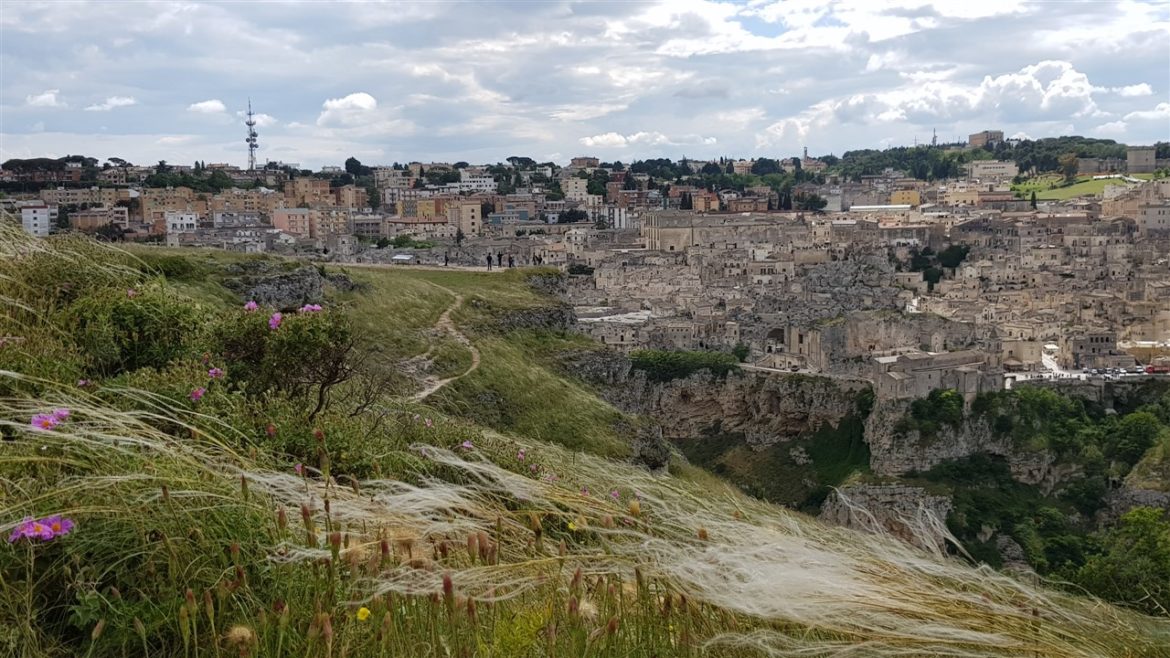 Borgo Valle Rita in una zona verdissima tra Puglia e Basilicata. Una struttura dove relax e gastronomia sono vincenti. A pochi km da Matera capitale europea della cultura